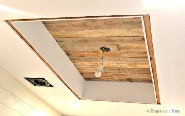 Cove ceiling with pallet wood