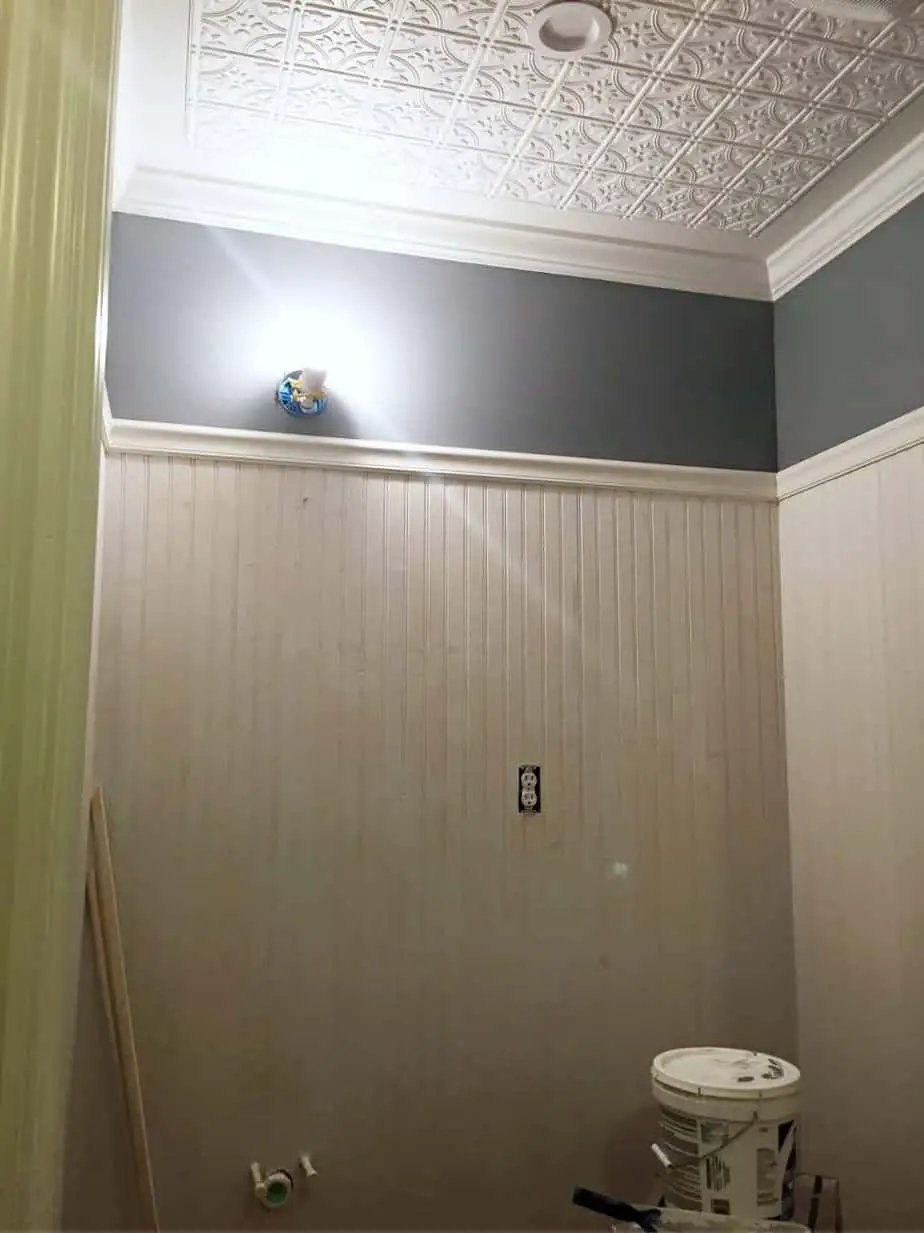 https://www.simplicityinthesouth.com/wp-content/uploads/2019/01/beadboard-wall-tutorial-for-a-bathroom.jpg